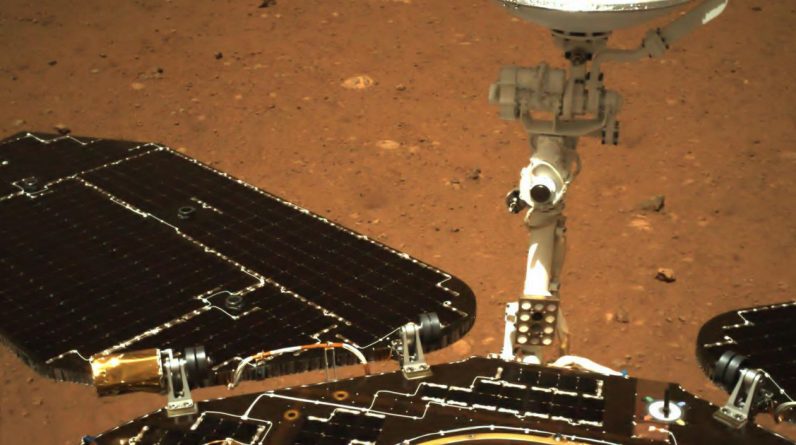 Chińska sonda kosmiczna Zhurong na Marsie wysyła pierwsze obrazy z powierzchni