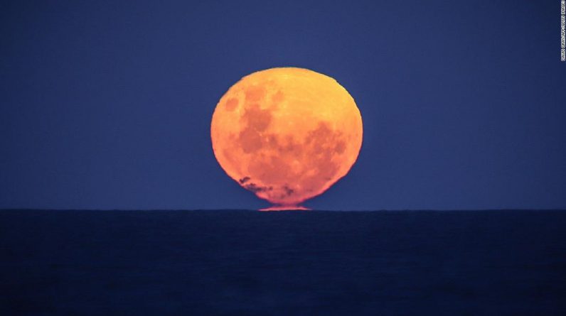 To Twoja ostatnia szansa na zobaczenie superksiężyca w tym roku z Strawberry Moon.
