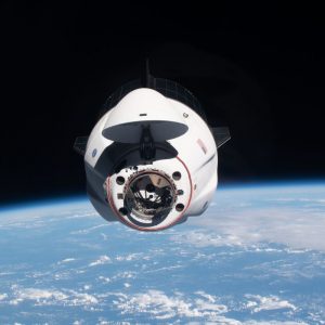 Astronauci polecieli swoim statkiem kosmicznym SpaceX Dragon na orbitę przed startem Starlinera Boeinga