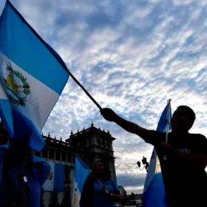 Crece apoyo a paro para exigir renuncia de presidente guatemalteco