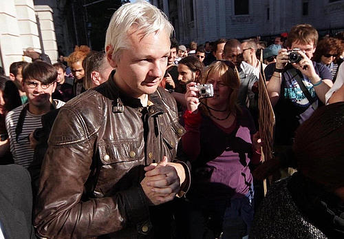 „Odrzuć zarzuty, wstrzymaj ekstradycję i uwolnij Juliana Assange” – mówi sekretarz generalny Amnesty International.