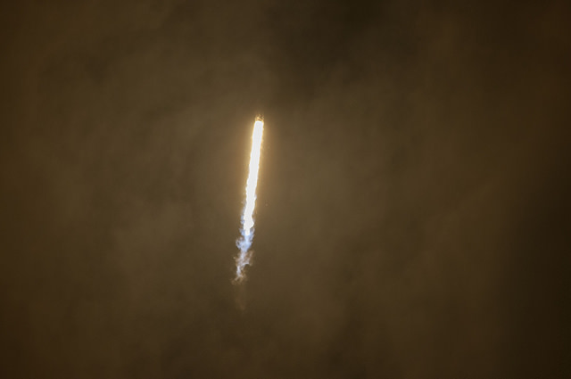 Rakieta Falcon 9 ma prędkość dźwięku Mach 1.