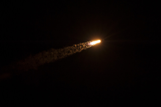 Rakieta Falcon 9 osiąga Max Q, maksymalny punkt ciśnienia aerodynamicznego.