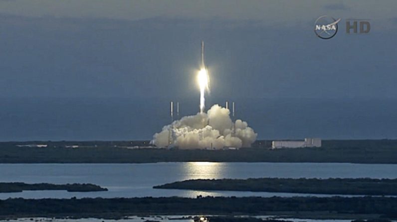 Kawałek rakiety SpaceX jest na dobrej drodze, aby zderzyć się z dalszą stroną księżyca