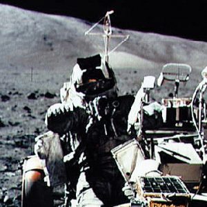 NASA otwiera zapieczętowaną próżniowo próbkę pobraną z Księżyca 50 lat temu: NPR