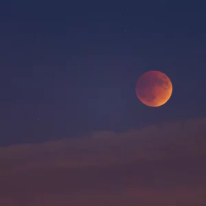 Księżyc zmieni kolor na czerwony podczas całkowitego zaćmienia Księżyca w niedzielną noc