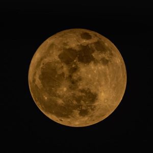 Olbrzymi truskawkowy księżyc w czerwcu zawładnie niebo we wtorek wieczorem