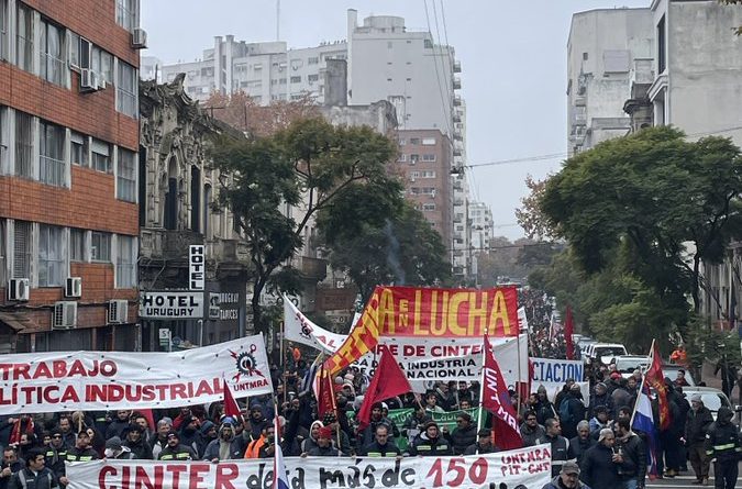 Protest Urugwaju przeciwko neoliberalizmowi prezydenta Lacalle'a