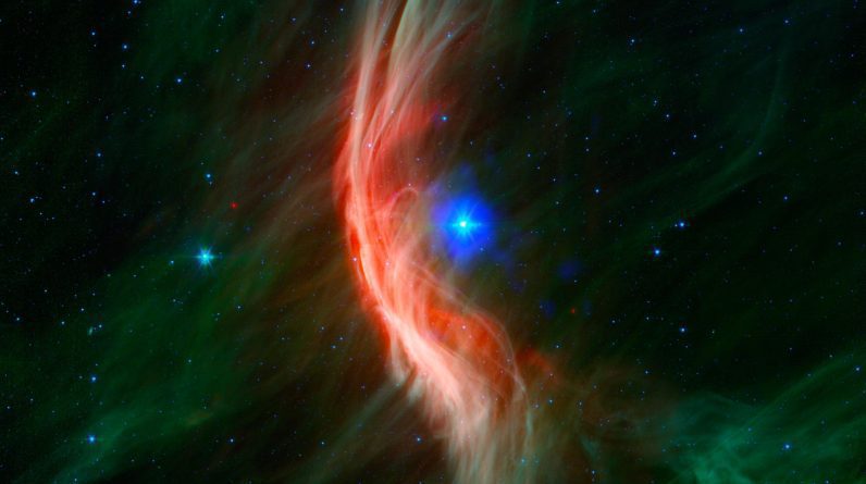 Niesamowita fala uderzeniowa od odrzuconej gwiazdy pędzącej w kosmosie z prędkością 100 000 mil na godzinę