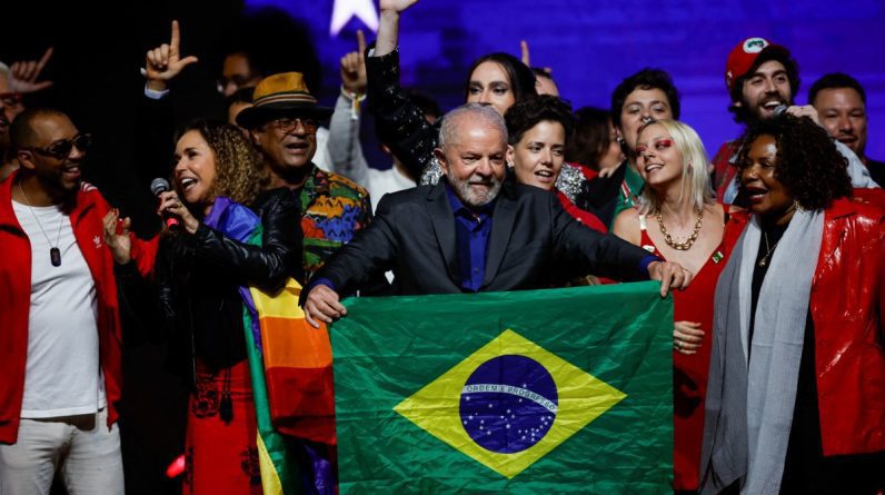 Lula prowadzi w ostatniej fazie wyborów w Brazylii