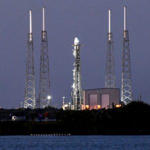 Samolot SpaceX Falcon 9 pozostaje na wyrzutni w Cape Canaveral Space Force Station Czwartek, 6 października 2022 r. Start rakiety niosącej Intelsat G-33 i 34, parę komercyjnych satelitów komunikacyjnych, został pominięty z powodu wyciek helu.  Craig Bailey / FLORIDA TODAY przez USA TODAY NETWORK