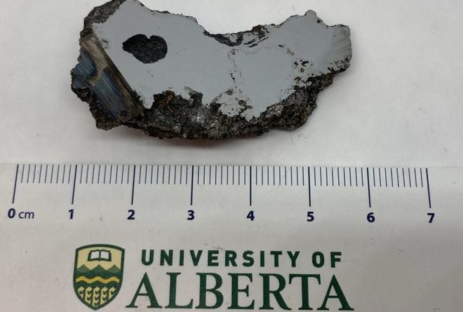 Kawałek meteorytu zawiera dwa nowo odkryte minerały.