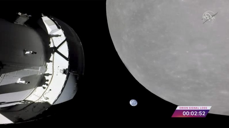 Kapsuła NASA leci nad Księżycem, ostatni duży krok przed orbitą księżycową